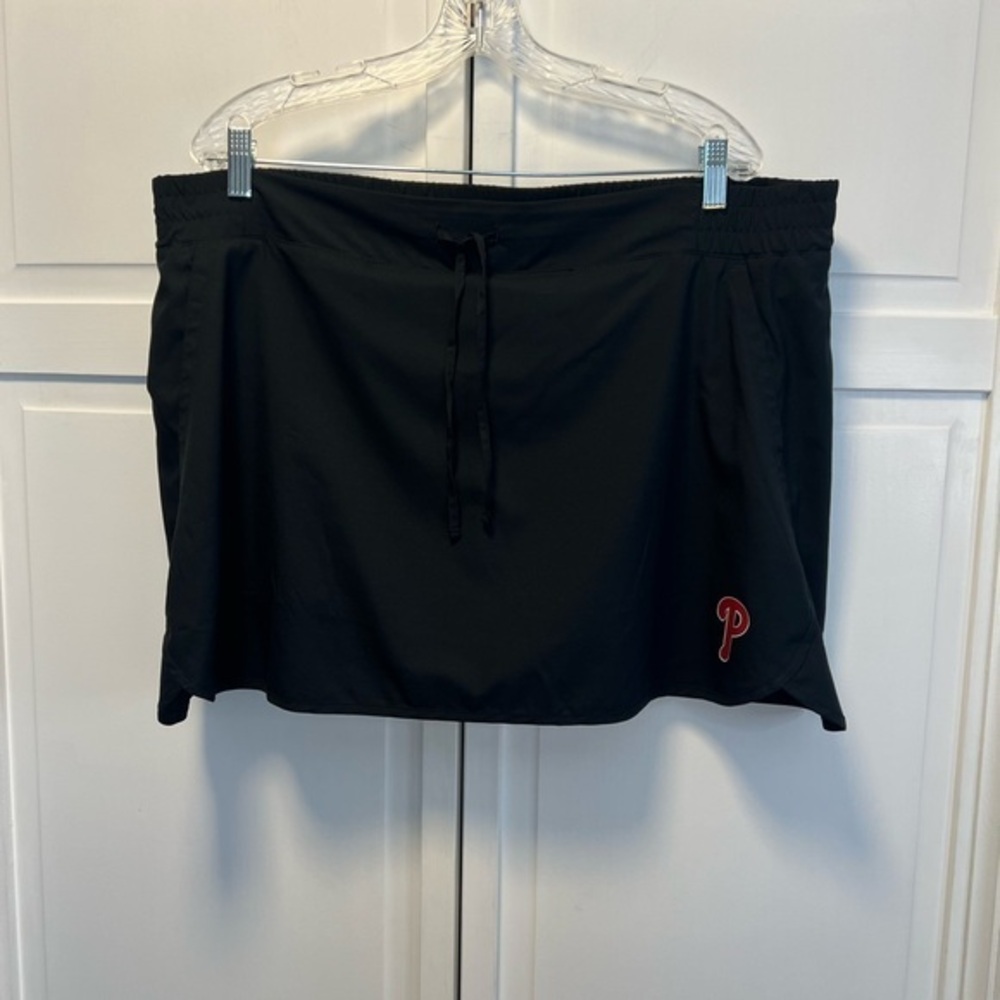Columbia Golf Skort With Philadelphia Phillies Logo Size Women’s XL Color Black